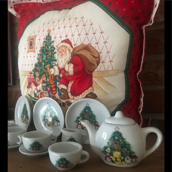 Rare Vintage 1970’s Christmas Miniature Tea Set - Picture 2 of 12